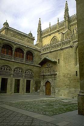 exterior y puerta capilla real