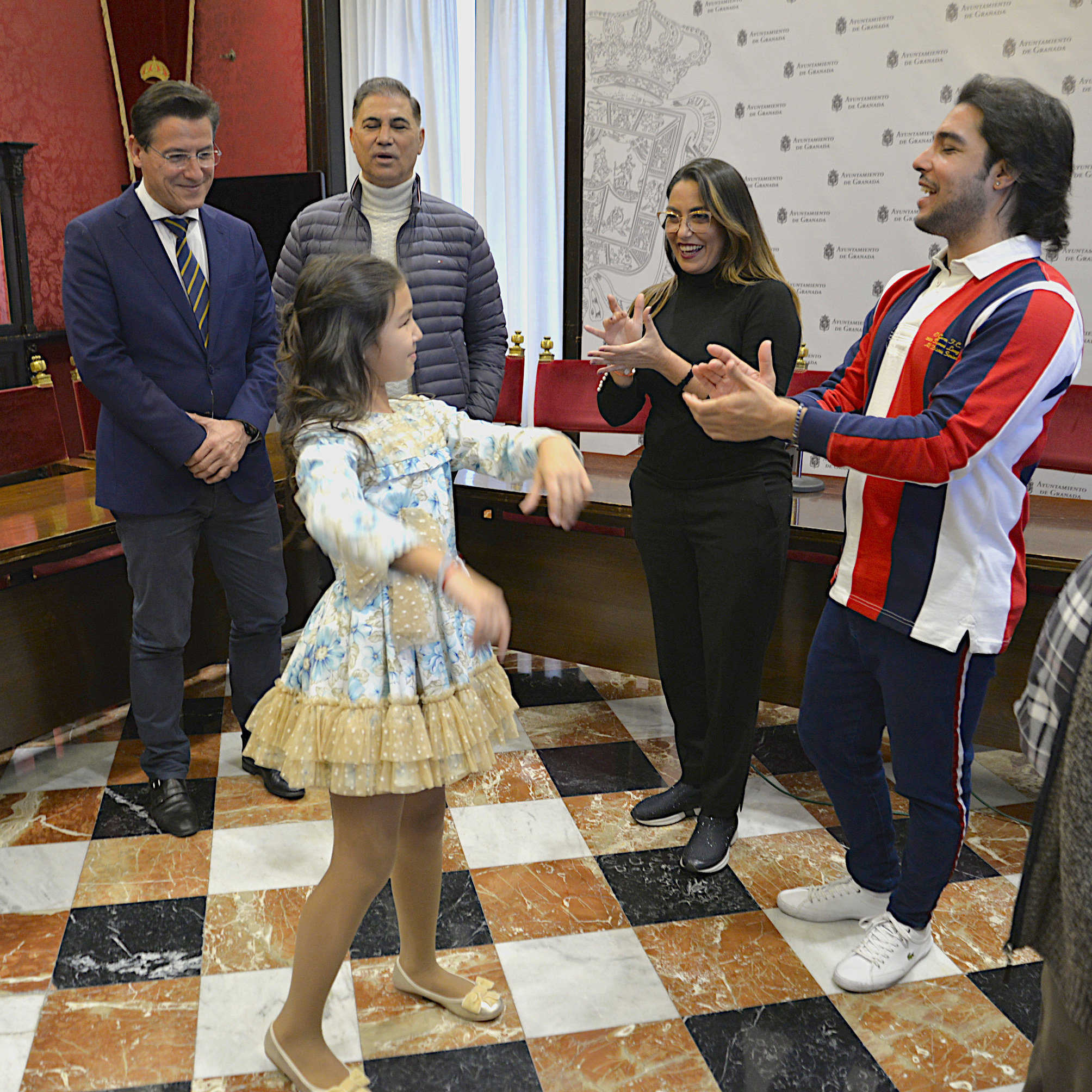 ©Ayto.Granada: El Ayuntamiento muestra su apoyo a Triana 'La Canela', la granadina de diez aos  que competir en la Final de Got Talent