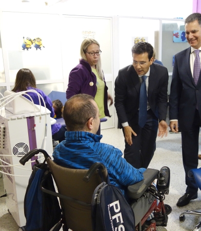 ©Ayto.Granada: El alcalde visita las instalaciones de Aspace para conocer los nuevos equipos tcnicos de terapia con vibraciones