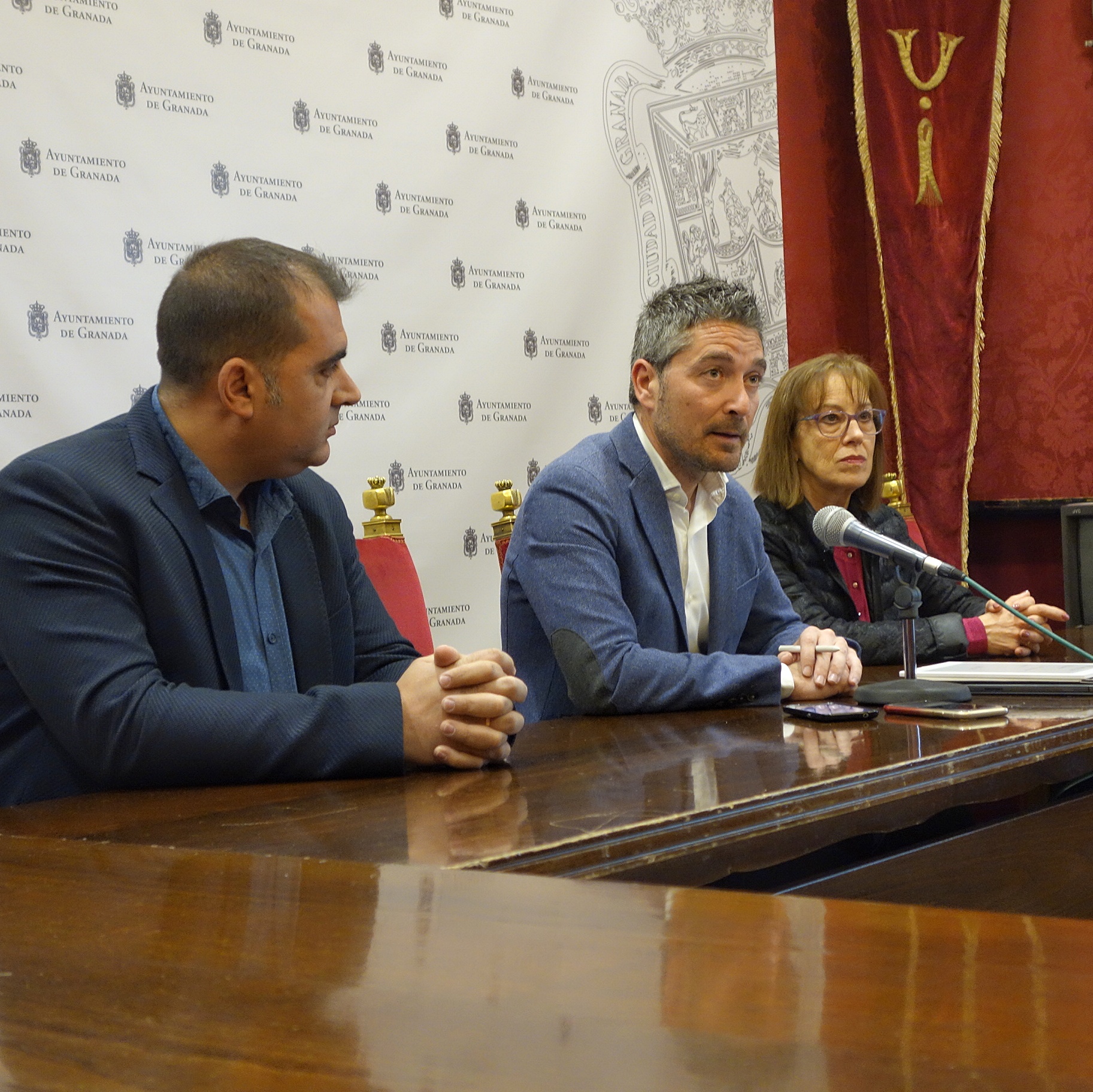 ©Ayto.Granada: El Ayuntamiento muestra su apoyo a la nueva Asociacin de Comerciantes del Barrio de la Cruz