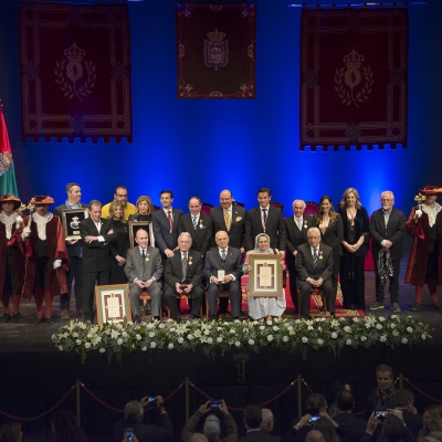 ©Ayto.Granada: El teatro Isabel La Catlica acogi anoche el acto solemne de entrega de Honores y Distinciones de la ciudad