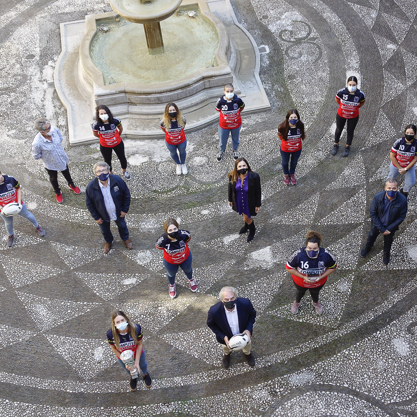 ©Ayto.Granada: EL AYUNTAMIENTO DE GRANADA RECONOCE LOS XITOS DEL EQUIPO FEMENINO DE RUGBY DEL CLUB ESCORIONES