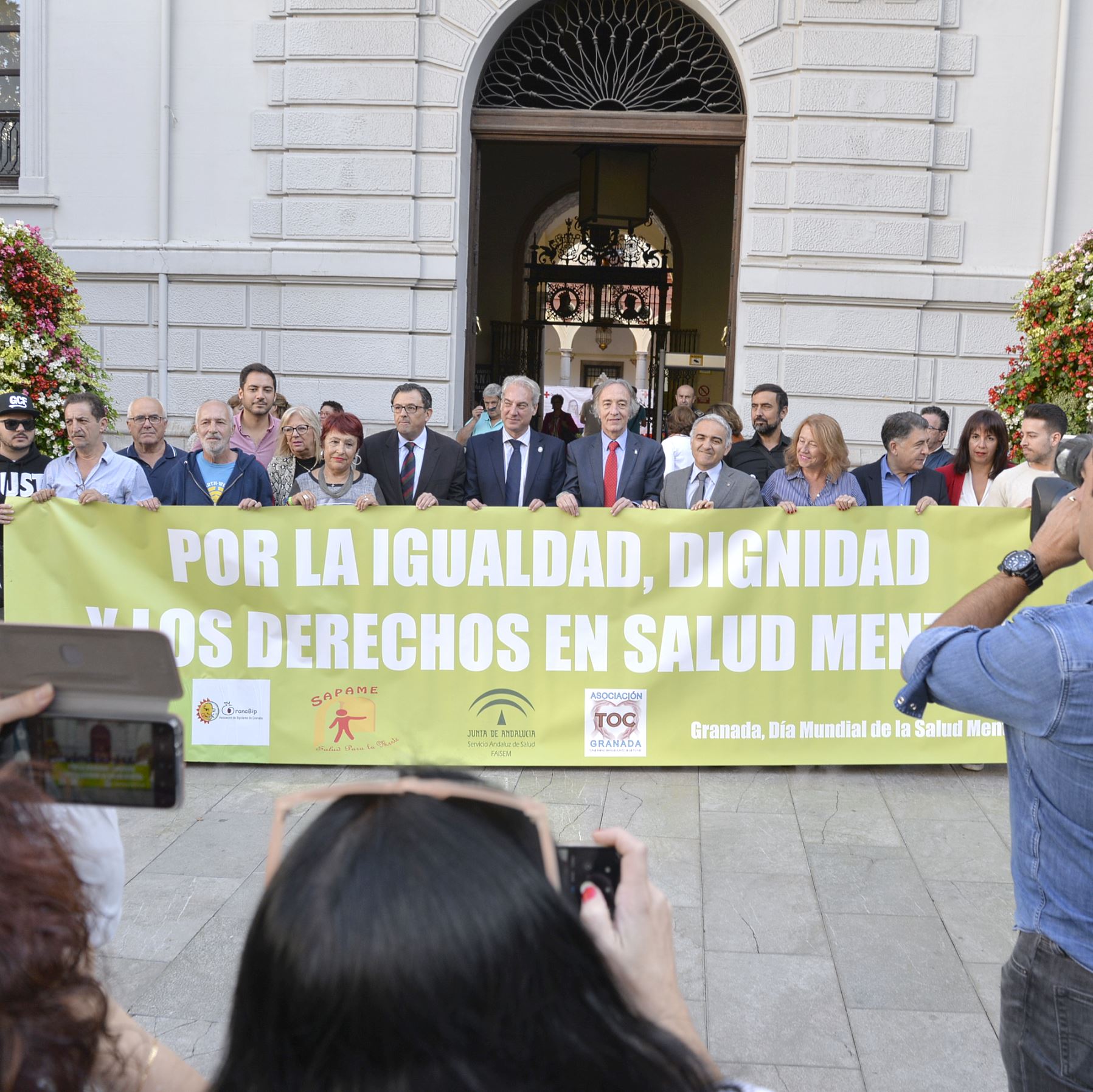 ©Ayto.Granada: El Ayuntamiento de Granada ilumina la fachada de verde pistacho en el Da Mundial de la Salud Mental