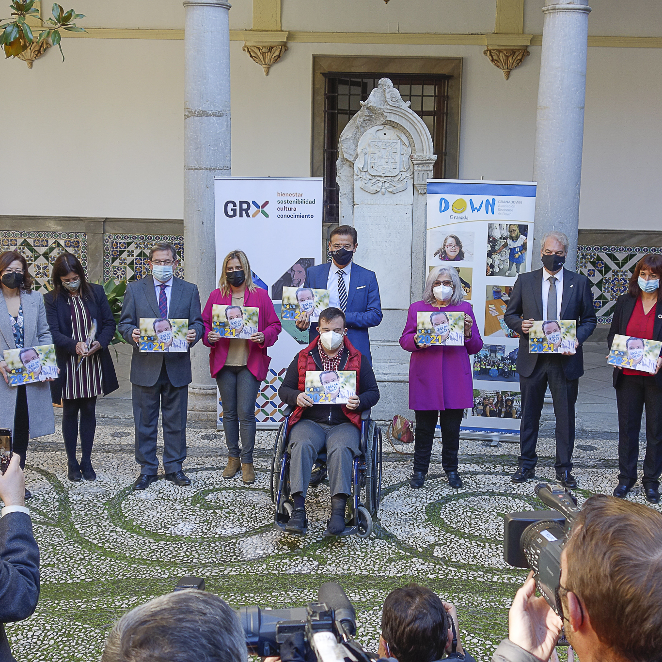 ©Ayto.Granada: EL AYUNTAMIENTO ACOGE LA PRESENTACIN DEL CALENDARIO SOLIDARIO GRANADOWN 2021, DEDICADO A LOS SERVICIOS ESENCIALES DURANTE LA PANDEMIA 