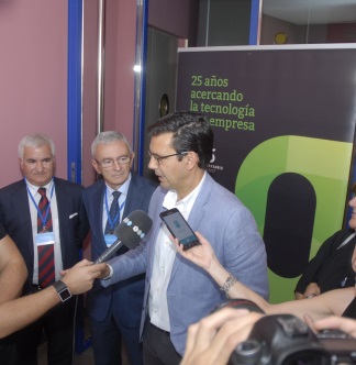 ©Ayto.Granada: El alcalde visita la empresa granadina Trevenque, el mayor proveedor de servicios 'cloud' de Andaluca