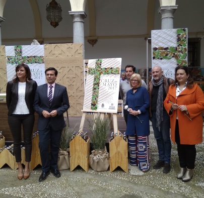 ©Ayto.Granada: Un total de 70 cruces participan en el Da de la Cruz que recupera la tradicin y el disfrute de la fiesta en familia
