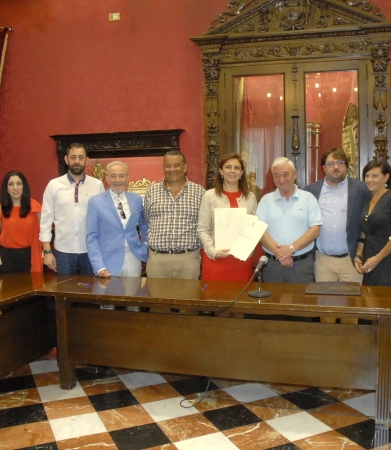 ©Ayto.Granada: El Ayuntamiento de Granada y los barrios firman un convenio para consolidar el comercio de proximidad