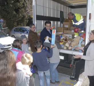 EL Ayuntamiento promueve la recogida solidaria de juguetes en los colegios de Granada