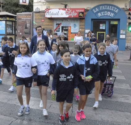 ©Ayto.Granada: El Ayuntamiento de Granada impulsa el proyecto Pedibus para favorecer el desplazamiento a pie de los escolares