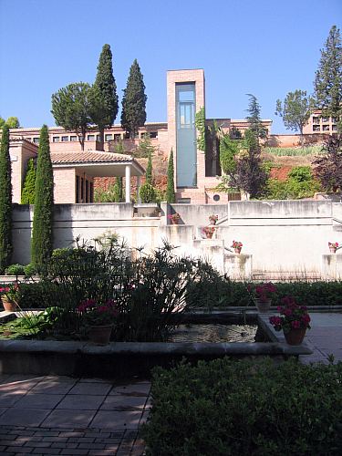 &copy;ayto.granada: cementerio. ascensor