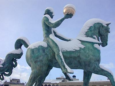 Caballo del Ayuntamiento con nieve