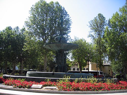 &copy;ayto.granada: fuente de las granadas