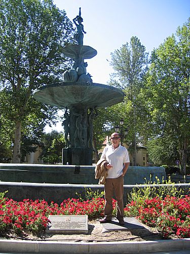 &copy;ayto.granada: fuente de las granadas