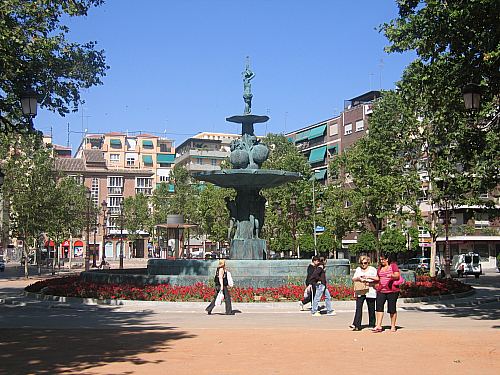 &copy;ayto.granada: fuente de las granadas