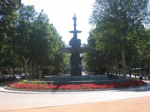 &copy;ayto.granada: fuente de las granadas