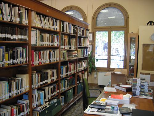 &copy;ayto.granada: biblioteca del sal�n