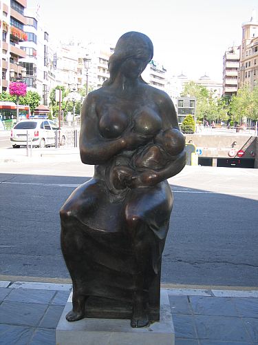 &copy;ayto.granada: estatua