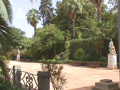 Carmen de los M�rtires: Palacio y explanada