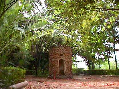 Carmen de los M�rtires: Pajarera