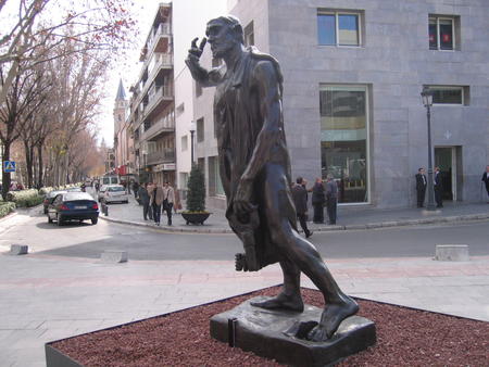 &copy;ayto.granada: exposici�n en puerta real sobre rodin