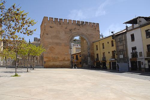 ©Ayto.Granada: Plaza del Triunfo. Puerta Elvira ©Ayto.Granada: Plaza del Triunfo. Puerta Elvira