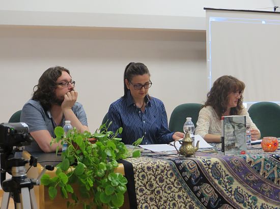 Presentaci�n de libro: Huyendo a Granada de Victoria E. Mu�oz