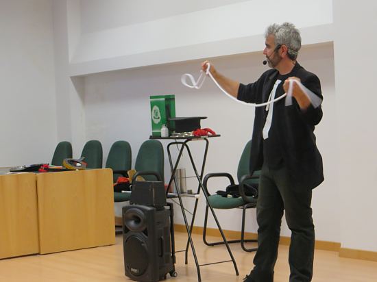 Sesi�n de Magia con el mago Luisma 