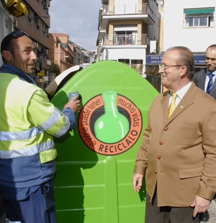 �Ayto.Granada: EL SERVICIO MUNICIPAL DE RECOGIDA DE RESIDUOS INCORPORA TECNOLOG�A PUNTA EN LOS CONTENEDORES PARA OPTIMIZAR RESULTADOS