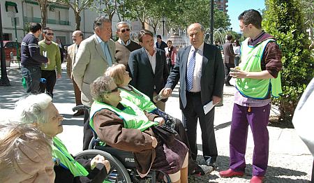 ©Ayto.Granada: El bulevar de la Encina incorpora más bancos, nuevas jardineras y dos áreas de columpios ©Ayto.Granada: El bulevar de la Encina incorpora más bancos, nuevas jardineras y dos áreas de columpios