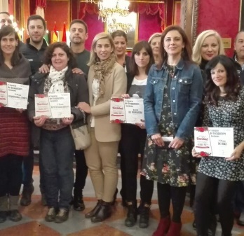 &copy;Ayto.Granada: Re9 Restauradores, establecimiento ganador del certamen de escaparates navide�os 2017
