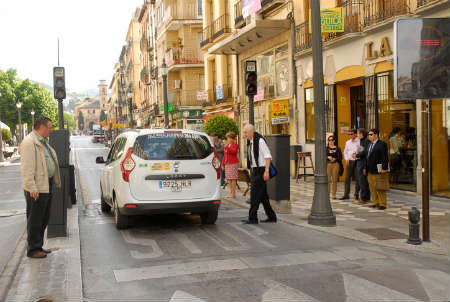 ©Ayto.Granada: MOVILIDAD SUSTITUYE LAS PILONAS DE ELVIRA Y REYES CATLICOS POR CMARAS DE CONTROL DE ACCESO AL CENTRO HISTRICO
