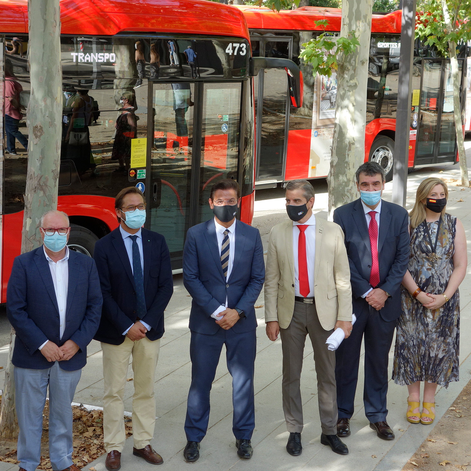 ©Ayto.Granada: Ayuntamiento y Rober impulsan el plan de renovacin de la flota de vehculos con 21 nuevos buses hbridos que reducirn las emisiones de CO2 al aire en ms de 486.000 kilos