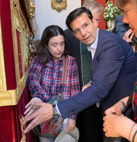 ©Ayto.Granada: El alcalde 'toca y siente' la Semana Santa a travs de uno de los talleres multisensoriales que impulsa el Ayunmtamiento