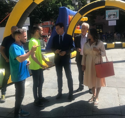 &copy;Ayto.Granada: Plaza Bib-Rambla acoge la tradicional exposici�n del concurso de carocas y quintillas en el que han participado 316 autores 