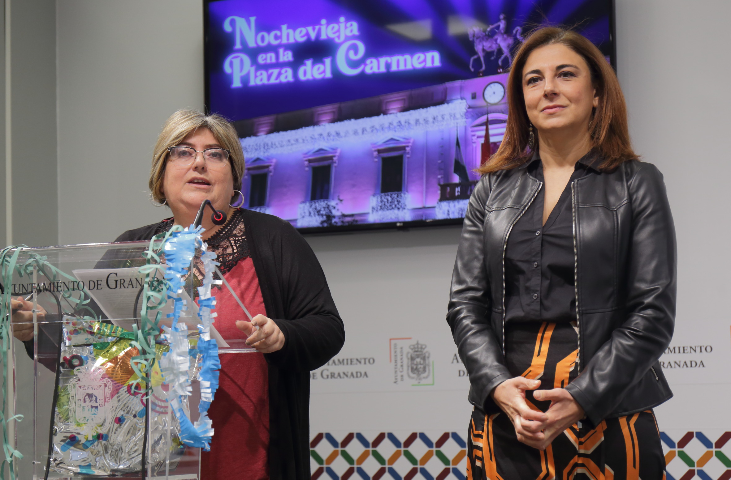 ©Ayto.Granada: LA NORMALIDAD VUELVE A LA CELEBRACIÓN DE NOCHEVIEJA EN LA PLAZA DEL CARMEN CON LA ACTUACIÓN DEL GRUPO APACHE Y EL REPARTO DE 3.000 BOLSAS DE COTILLÓN Y OTRAS 3.000 RACIONES DE UVAS DE LA SUERTE
©Ayto.Granada: LA NORMALIDAD VUELVE A LA CELEBRACIÓN DE NOCHEVIEJA EN LA PLAZA DEL CARMEN CON LA ACTUACIÓN DEL GRUPO APACHE Y EL REPARTO DE 3.000 BOLSAS DE COTILLÓN Y OTRAS 3.000 RACIONES DE UVAS DE LA SUERTE
