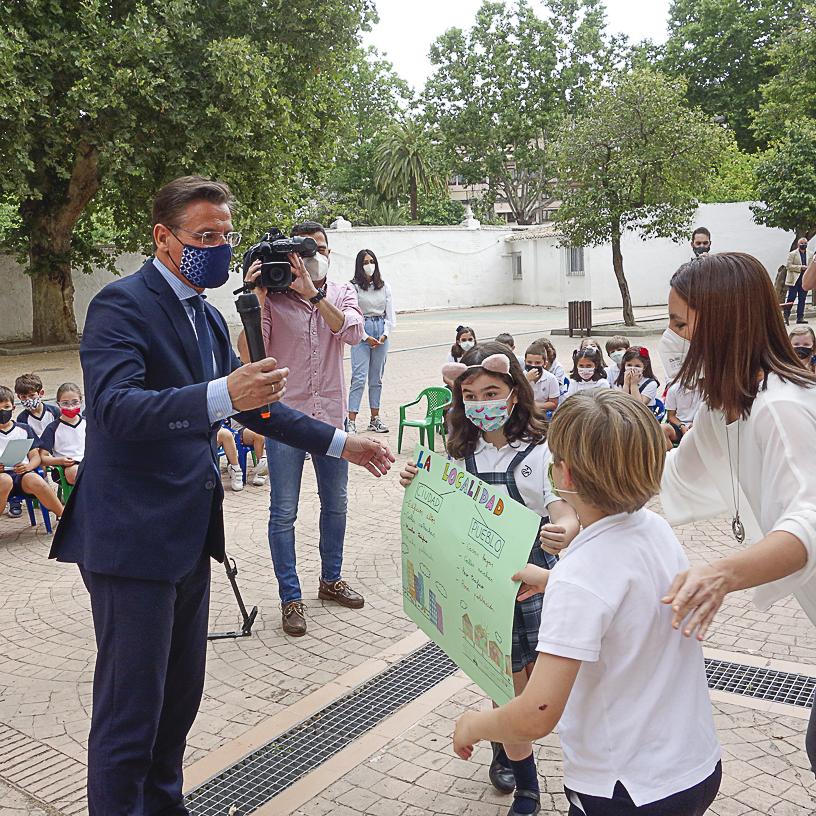 ©Ayto.Granada: ESCOLARES DEL COLEGIO SAGRADO CORAZN PRESENTA AL ALCALDE SUS IDEAS PARA UNA GRANADA MEJOR 