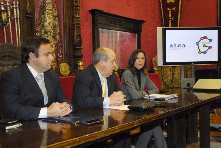 ©Ayto.Granada: GRANADA PASEA SU BELLEZA EN LOS AUTOBUSES DE LA EMPRESA DE TRANSPORTES NACIONAL ALSA