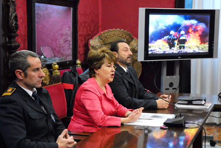 ©Ayto.Granada: LOS BOMBEROS DE GRANADA RECIBIRÁN CASI 3.000 HORAS DE FORMACIÓN EN MATERIA DE PREVENCIÓN DE RIESGOS, RESCATE DE PERSONAS Y EXTINCIÓN DE INCENDIOS ©Ayto.Granada: LOS BOMBEROS DE GRANADA RECIBIRÁN CASI 3.000 HORAS DE FORMACIÓN EN MATERIA DE PREVENCIÓN DE RIESGOS, RESCATE DE PERSONAS Y EXTINCIÓN DE INCENDIOS