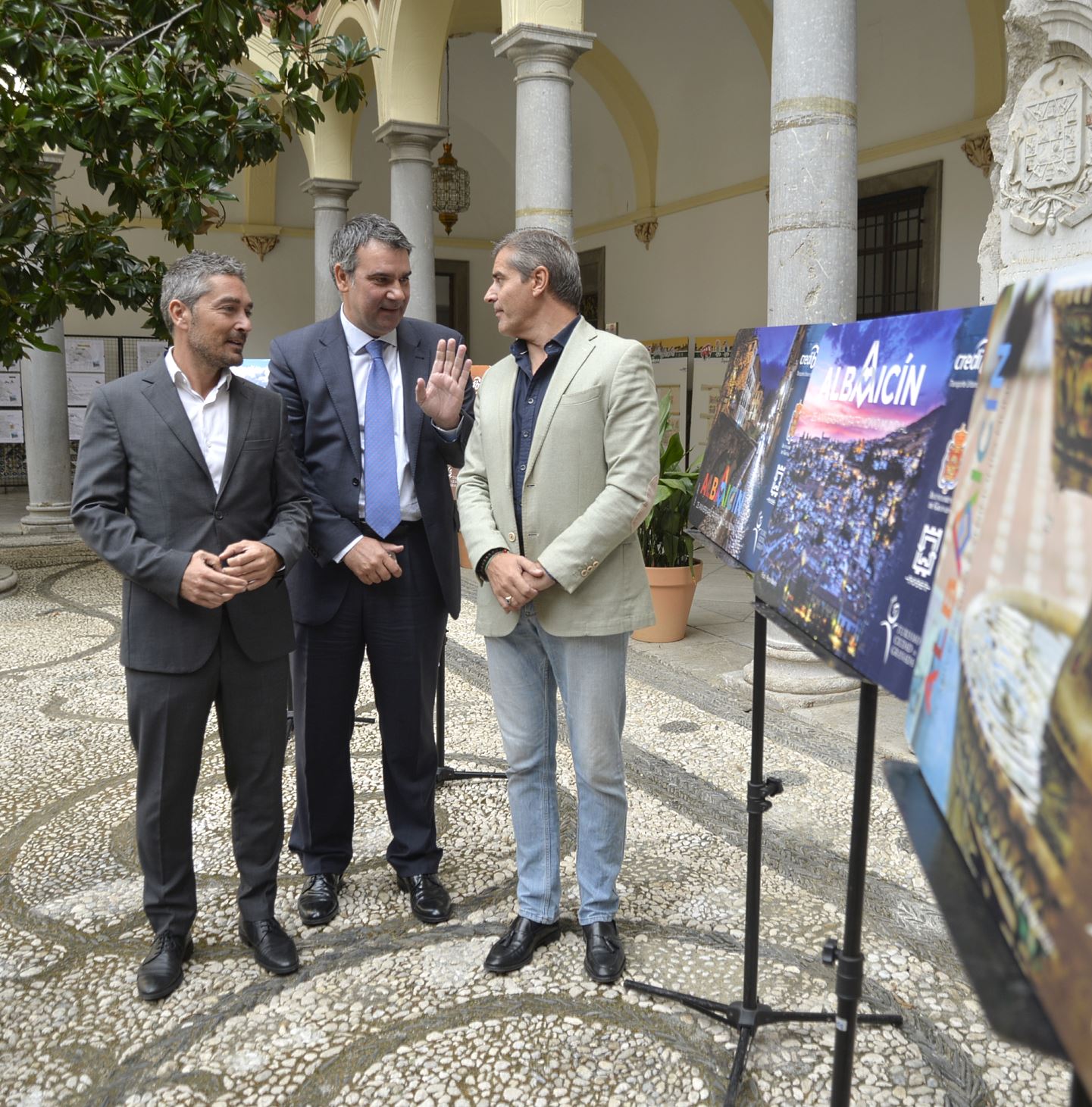 &copy;Ayto.Granada: El Ayuntamiento de Granada lanza 50.000 credibuses conmemorativos del 25 aniversario del Albaic�n como Patrimonio de la Humanidad