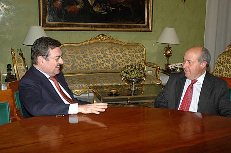 &copy;Ayto.Granada: El alcalde recibe al embajador de Italia en Madrid, Leonardo Visconti di Modrone
