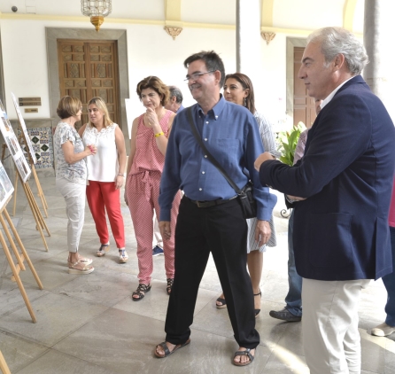 &copy;Ayto.Granada: La asociaci�n Edicoma muestra en el patio del Ayuntamiento sus 25 a�os de actividad solidaria con los m�s desfavorecidos de Granada