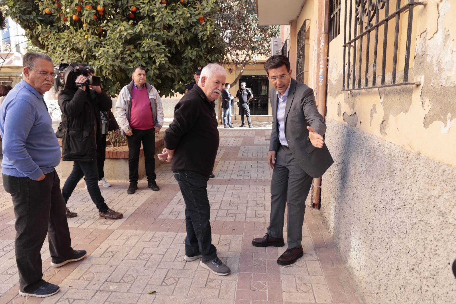 &copy;Ayto.Granada: EL AYUNTAMIENTO ARRANCA EL PROYECTO PARA REHABILITAR CON 2,5 MILLONES DE EUROS 94 VIVIENDAS DE CHANA    