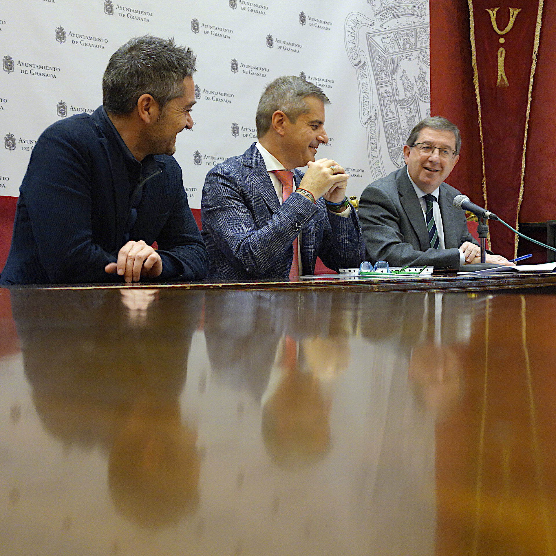 ©Ayto.Granada: La Junta de Gobierno aprueba la adjudicacin de 10.5 millones de euros en prstamos de distintas entidades financieras para pagar a proveedores a corto plazo