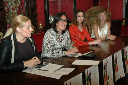 ©Ayto.Granada: LA CARRERA DE LA VIRGEN ACOGE LA PRIMERA PASARELA DE MODA A PIE DE CALLE ©Ayto.Granada: LA CARRERA DE LA VIRGEN ACOGE LA PRIMERA PASARELA DE MODA A PIE DE CALLE