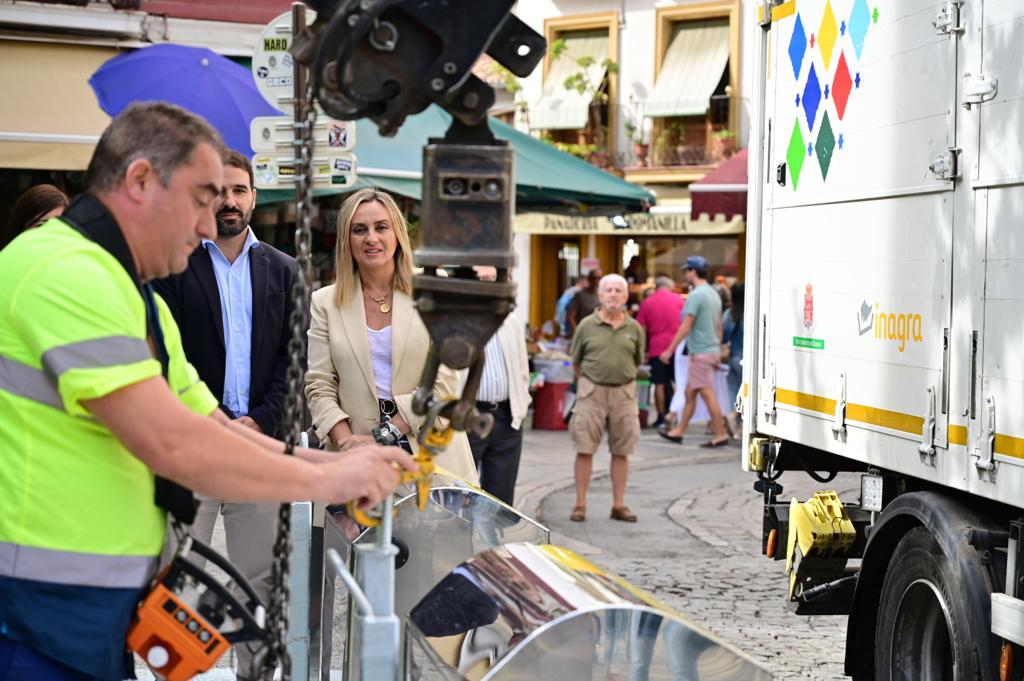 ©Ayto.Granada:  EL AYUNTAMIENTO IMPULSA EL BUEN USO DE LA RECOGIDA SELECTIVA EN EL CENTRO DE LA CIUDAD CON NUEVOS CONTENEDORES SOTERRADOS EN LA PLAZA DE LA ROMANILLA 