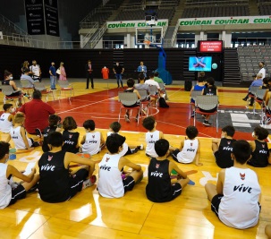 EL ALCALDE Y EL PRESIDENTE DE COVIR�N-FUNDACI�N C.B.GRANADA PRESENTA LA CAMPA�A DE ABONOS QUE ARRANCA CON EL RETO DE CONSEGUIR LA VUELTA DE LA AFICI�N A LAS GRADAS DEL PABELL�N MUNICIPAL DE DEPORTES