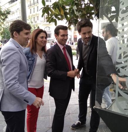 &copy;Ayto.Granada: Granada convierte tres antiguas cabinas de tel�fonos en puntos de informaci�n ciudadana inteligentes