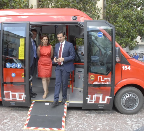©Ayto.Granada: El Ayuntamiento renueva la flota de autobuses con 8 nuevos vehculos que cubren Albaicn, Realjeo y Sacromonte