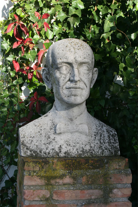 BUSTO DE MANUEL DE FALLA